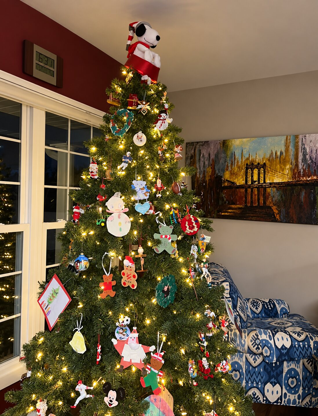Christmas tree decorated with a family's ornaments by Nola Organizers